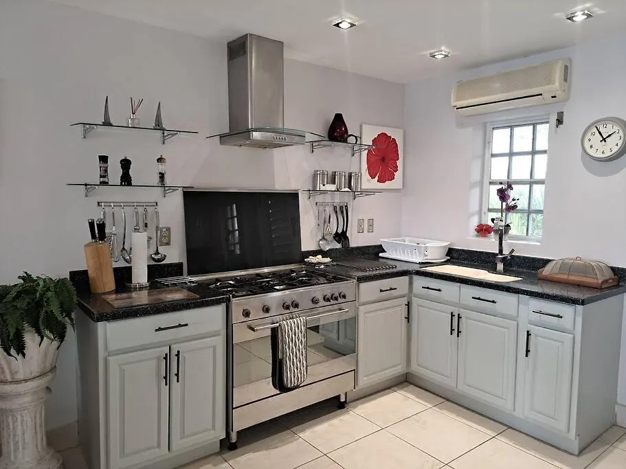 Dom wakacyjny Beautiful Villa Less Than 5 Minutes From The Beach Jolly Harbour